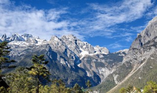 9月份初去云南旅游适合穿什么衣服（九月底去云南旅游需要穿什么衣服）