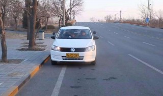 靠边停车最简单的方法 靠边停车30公分的方法与技巧