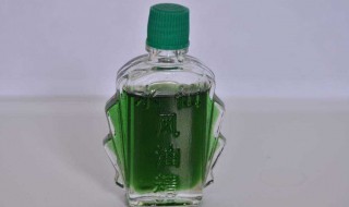 车灯蹭油漆怎么处理（车灯上蹭上车漆了怎么办）